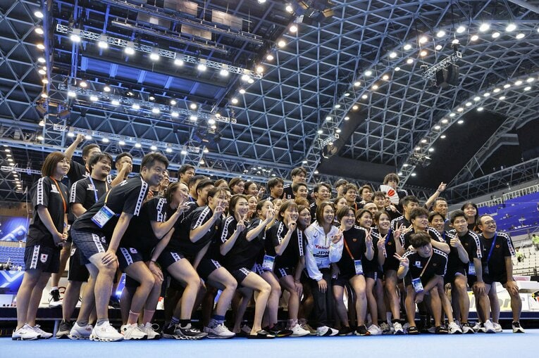 全種目終了後、集合する競泳の日本代表選手たち。この最終日にある不協和音が生じていた　©KYODO