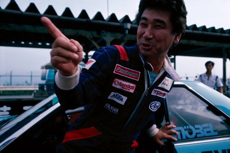 珍しいレーサー姿　©Sports Graphic Number