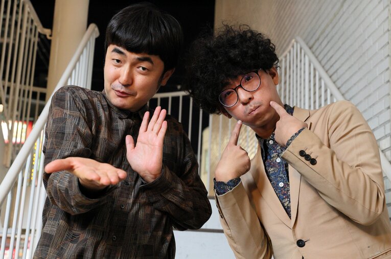 結成10年、初のM-1決勝で優勝したたくろう。赤木裕（ネタ作り担当、主にボケ担当、34歳）ときむらバンド（主にツッコミ担当、36歳、写真右） ／ photograph by Shigeki Yamamoto