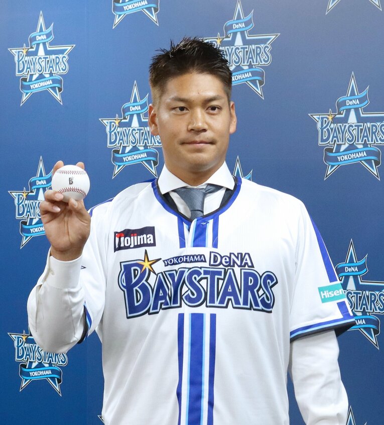 ベイスターズ入団会見での佐々木　©JIJI PRESS