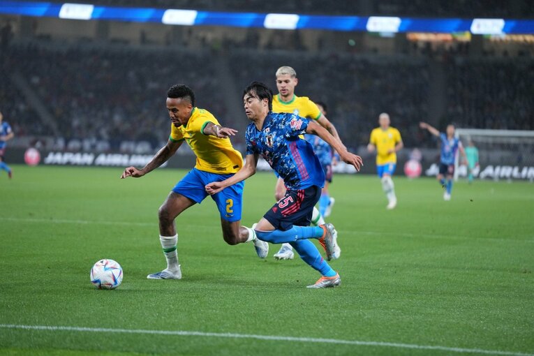 三笘とミリタンのマッチアップ　©JMPA