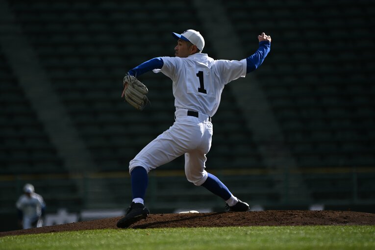 昨年12月18日、女子高校野球選抜を相手にピッチャーを務め、9回を147球で完封　©Naoya Sanuki