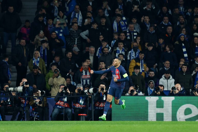 久保建英22歳が“3つ上の怪物”エムバペに屈し、親友イ・ガンインとハグ「信じてくれる限り…」初CL終幕も、撮影カメラマンは希望を見た(12)