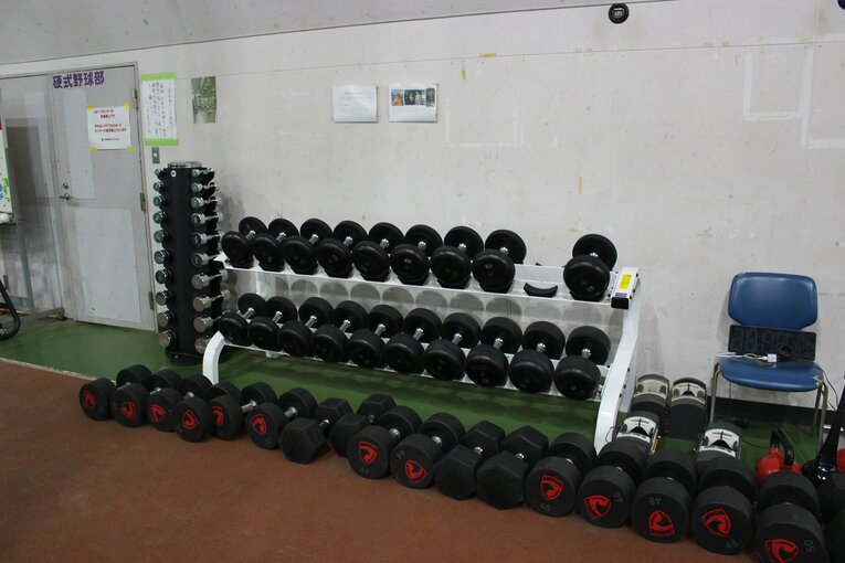 1つで50kgの高重量ダンベルも　©NumberWeb