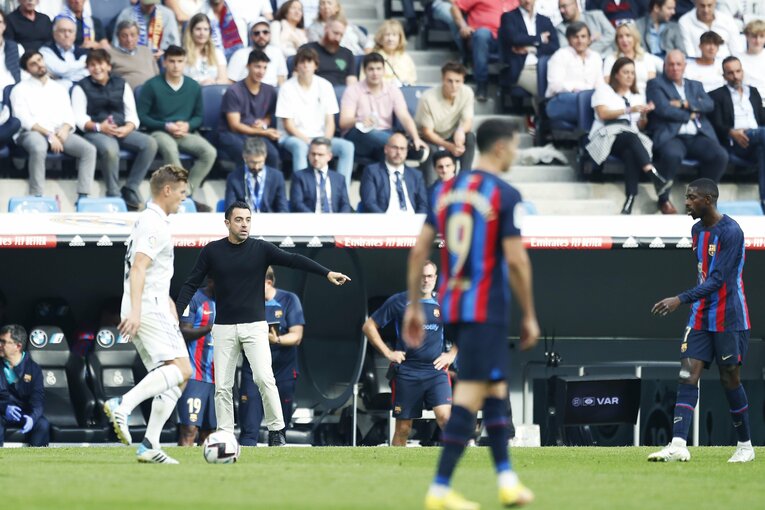 バルサの「タレント頼みで大雑把な攻撃＋脆いDFライン」危機的な不甲斐なさ… “盤石マドリーと明暗くっきりクラシコ”を撮った(29)