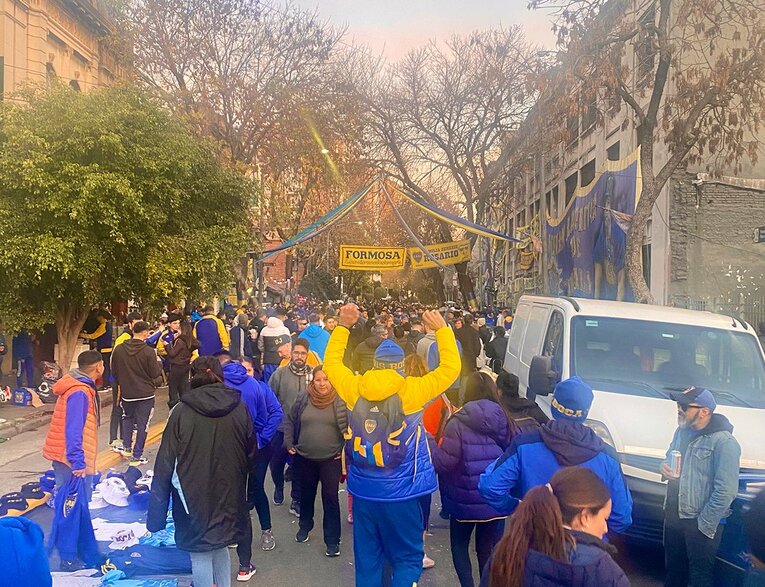 ボンボネーラ周辺、試合前からもうこんな感じ（全16枚中の3枚目）　©Atsushi Iio