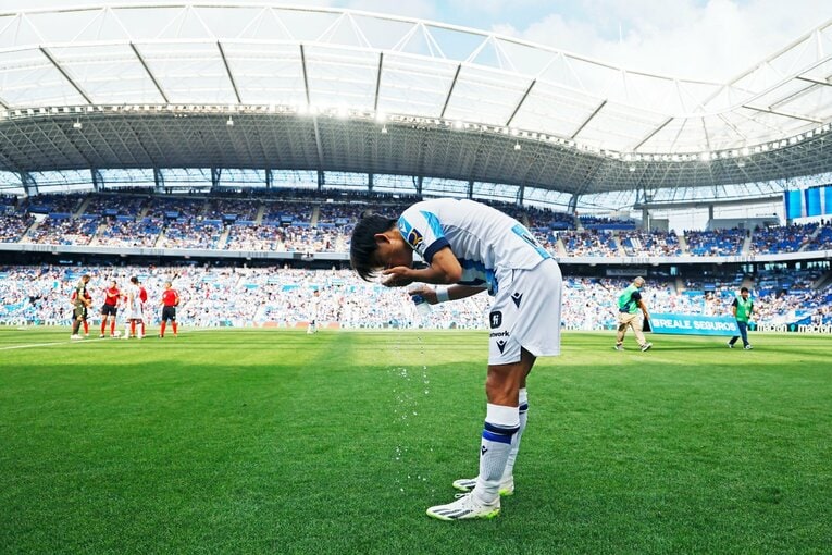 久保建英の“映像では見られない”「開幕ゴールの歓喜→顔を覆ってガッカリ」をカメラマンが撮った「ソシエダが勝ち切るためには久保の…」(5)