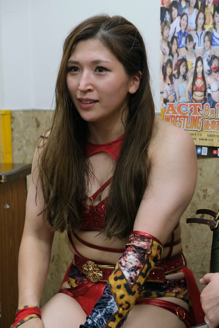 「闘うグラドル」もデビュー、アクトレスガールズの“華がスゴい”新人たちの裏で…エース・青野未来が泣いた理由「まったく追いつけていない」(72)