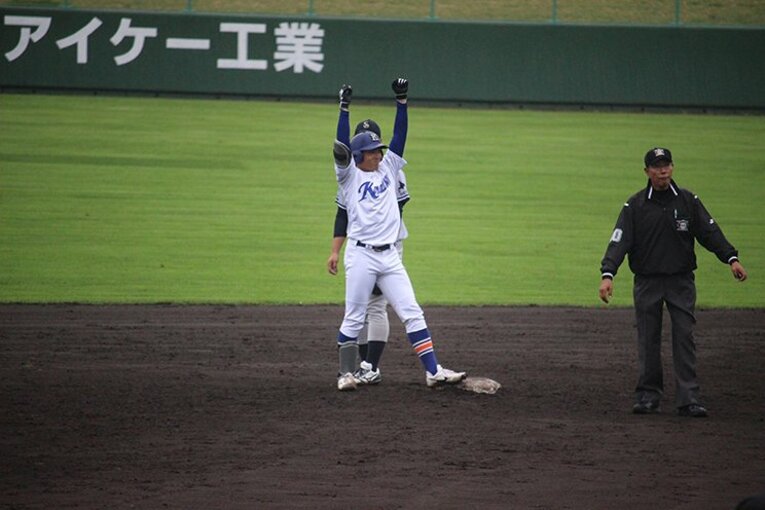 バットでも存在感を発揮した伊藤大海　©Yu Takagi