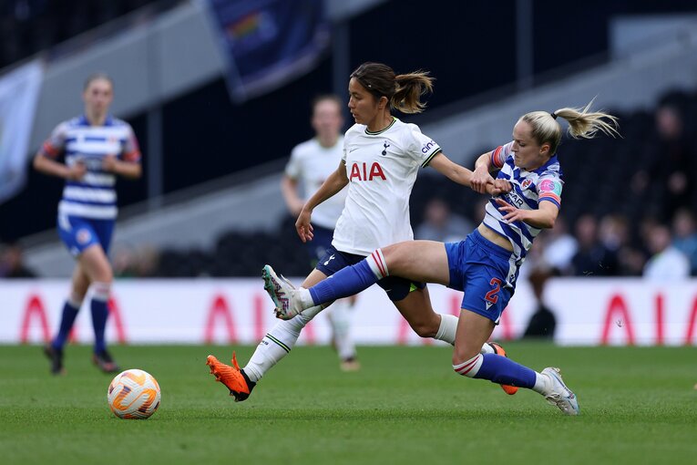 アーセナルから期限付き移籍したトッテナムでは10試合に出場した岩渕　©︎Getty Images