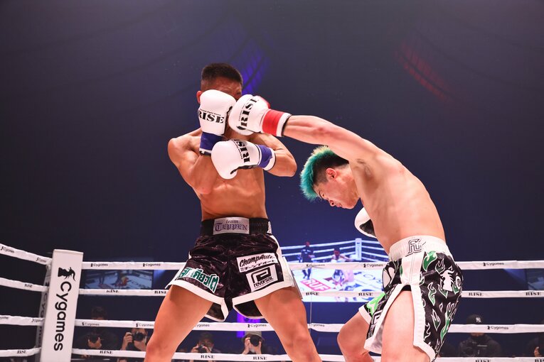 那須川天心のRISE卒業試合、“親子喧嘩”大苦戦の収穫とは？ 6.19武尊戦「何が何でも勝つ」発言から読み解く、大一番の戦術(23)