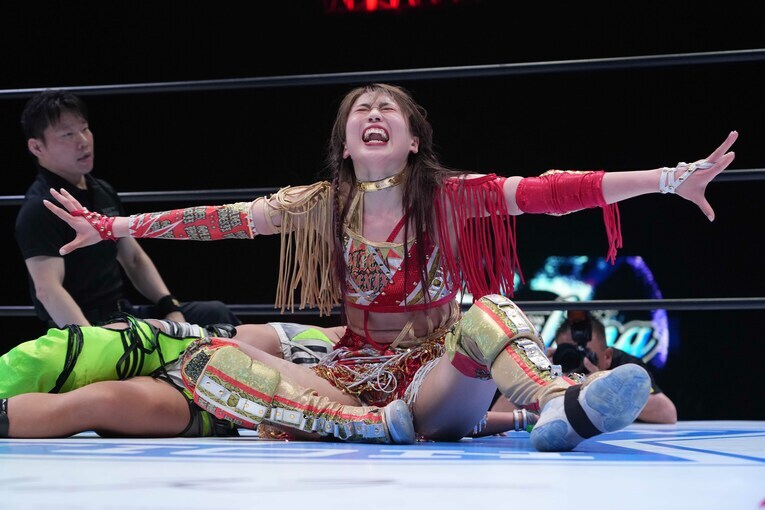 絶叫する上谷沙弥　©Essei Hara