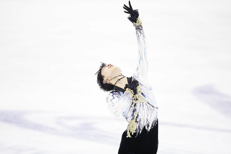 2015年世界選手権、表紙の1枚の前後の写真（2/6）　©Tsutomu Takasu