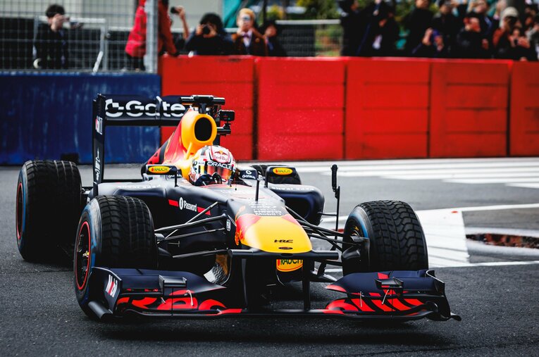 東京ショーランではかつてのチャンピオンマシンRB7をも即座に乗りこなした角田。果たして鈴鹿での“合格ライン”は？ ／ photograph by Kiichi Matsumoto