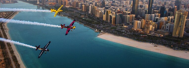 空中での最高時速は350kmを超えるエアレース。今年はBSなどで全レースが放送される予定で、より多くの人が目にすることだろう。 ／ photograph by Joerg.Mitter/Red Bull Content Pool