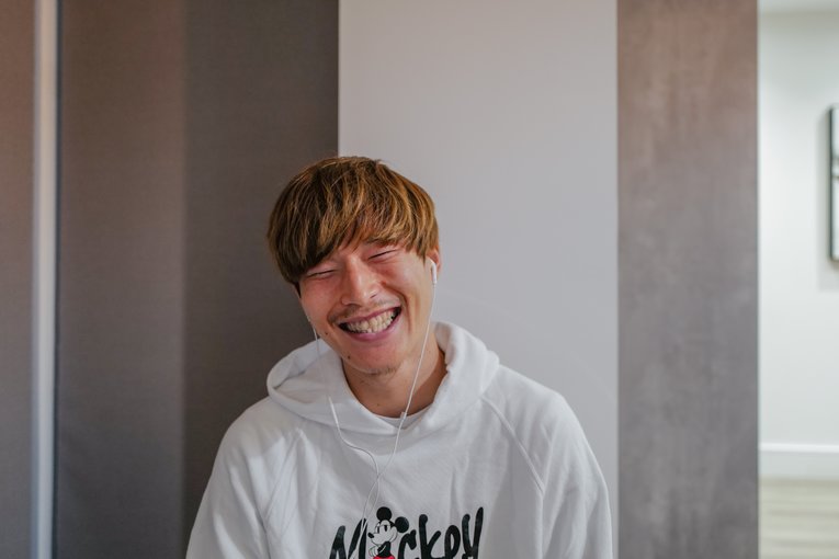 練習前の朝に取材に応じてくれた古橋。表情からも充実ぶりが伝わってきた（写真提供／SPORTS&LIFE）