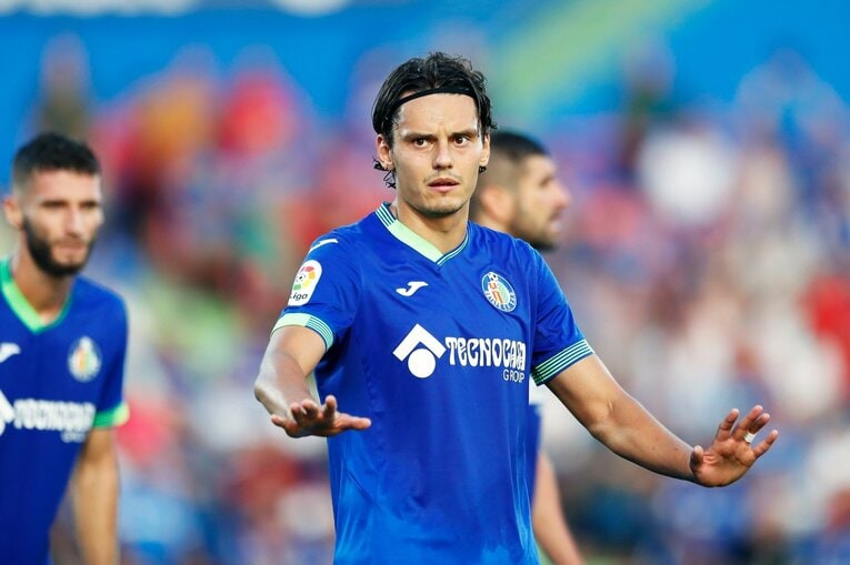 久保建英は「シルバらと共存・連動」が今のソシエダで最適解か　マンU戦勝利から中2日→“トップ下で迷った”古巣戦を撮って気づいたこと(32)