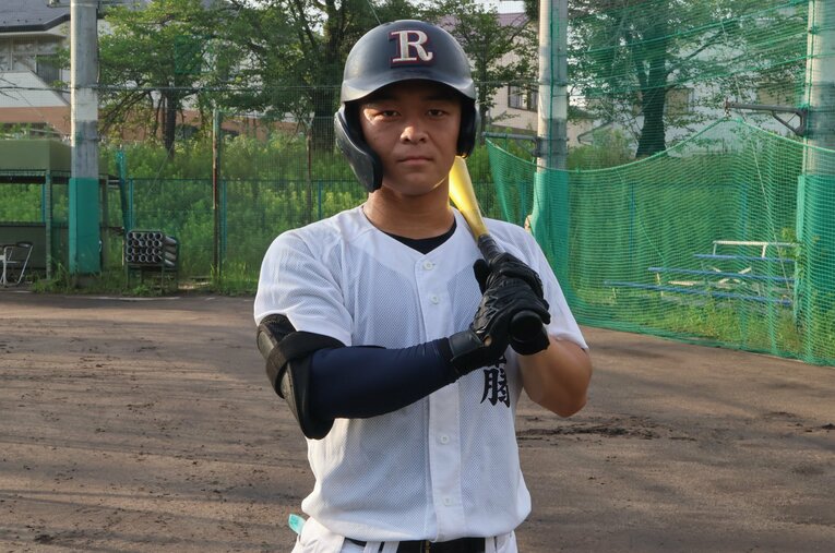 京都の強豪・立命館宇治高の野球部主将を務める伊藤央太。4番で捕手とまさにチームの“要”の存在だが、昨年から突然襲われた病魔と闘っている　©Fumi Sawai