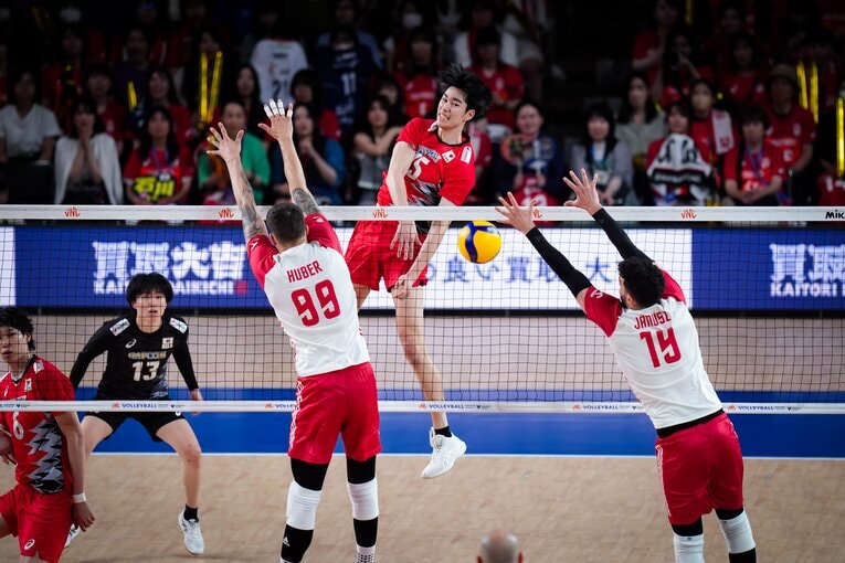 甲斐優斗（VNLポーランド戦）　©︎Volleyball World