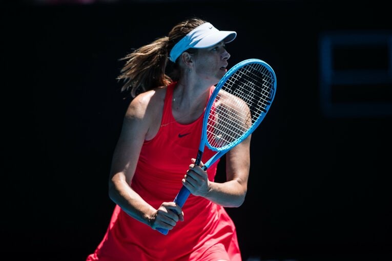 昨年の全豪オープン1回戦で世界ランク20位のドナ・ベキッチにストレートで惨敗したシャラポワは、その約1カ月後に突如現役引退を発表した　©Getty Images