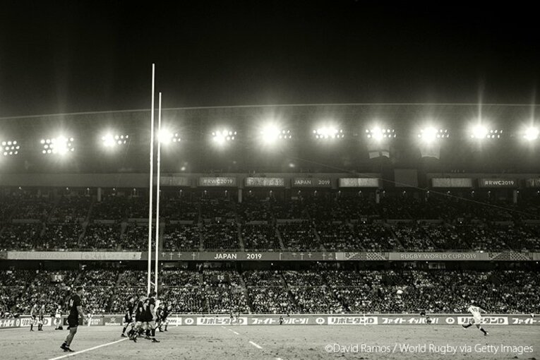 オーウェン・ファレルのキック ／ photograph by David Ramos / World Rugby via Getty Images