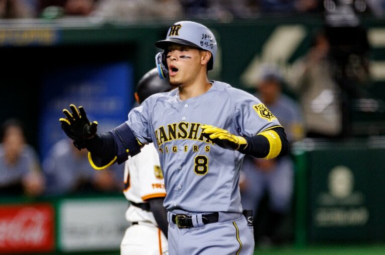 ホームラン王争いでトップを独走する佐藤輝明。4番として首位・阪神を牽引している ／ photograph by Kiichi Matsumoto