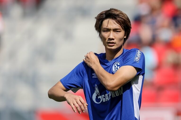 今季よりシャルケでプレーする板倉。1年での1部復帰に向けてハイパフィーマンスを続けている ／ photograph by Getty Images