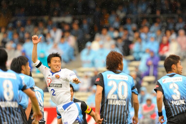 2011年4月23日、川崎フロンターレ対ベガルタ仙台戦。DF鎌田のヘディングシュートでベガルタが逆転勝利をつかみとった　©Toshiya Kondo