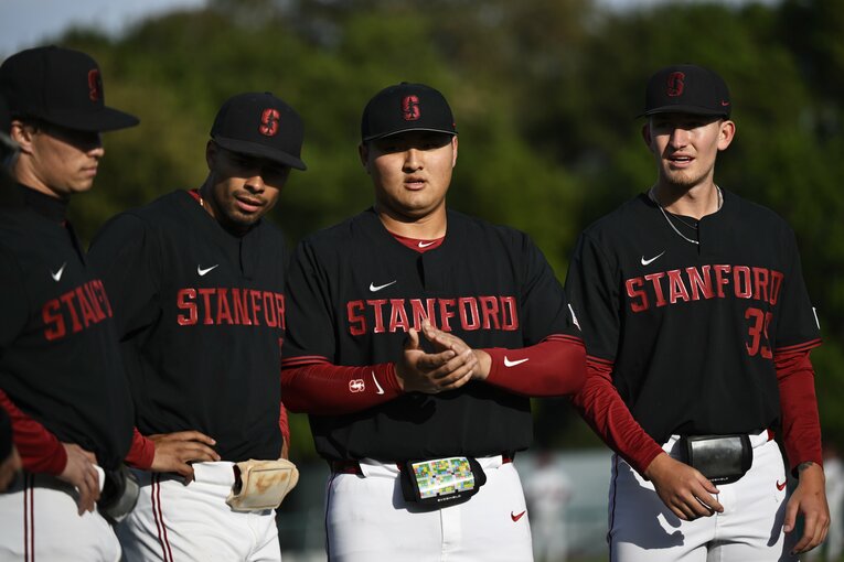 スタンフォードのチームメイトたちと。麟太郎（Rintaro）の名前から“リニー（Rinny）”と呼ばれている　©Getty Images