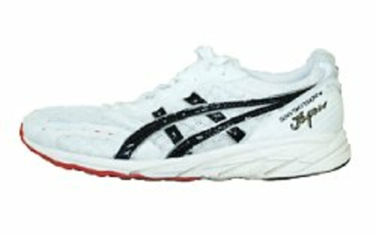 東国原英夫さんがはいているシューズ
「ここ2年くらいアシックスです。はきやすく気に入ってます」