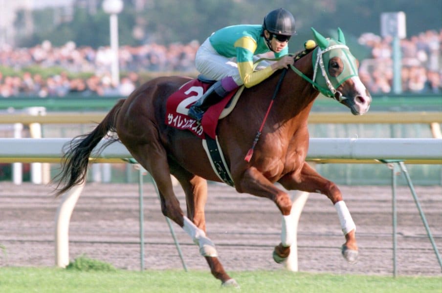ディープでも、オグリでもなく…武豊を驚かせた“表紙を飾る馬”の名前「実は、サイレンススズカにしようと思っているんです」<Number Web> photograph by Sankei Shimbun