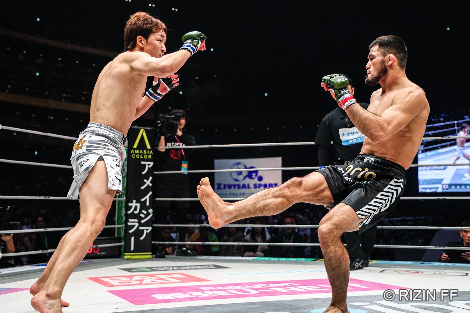 朝倉は王者シェイドゥラエフを相手に、真っ向勝負の“ケンカ”を選んだ　©RIZIN FF