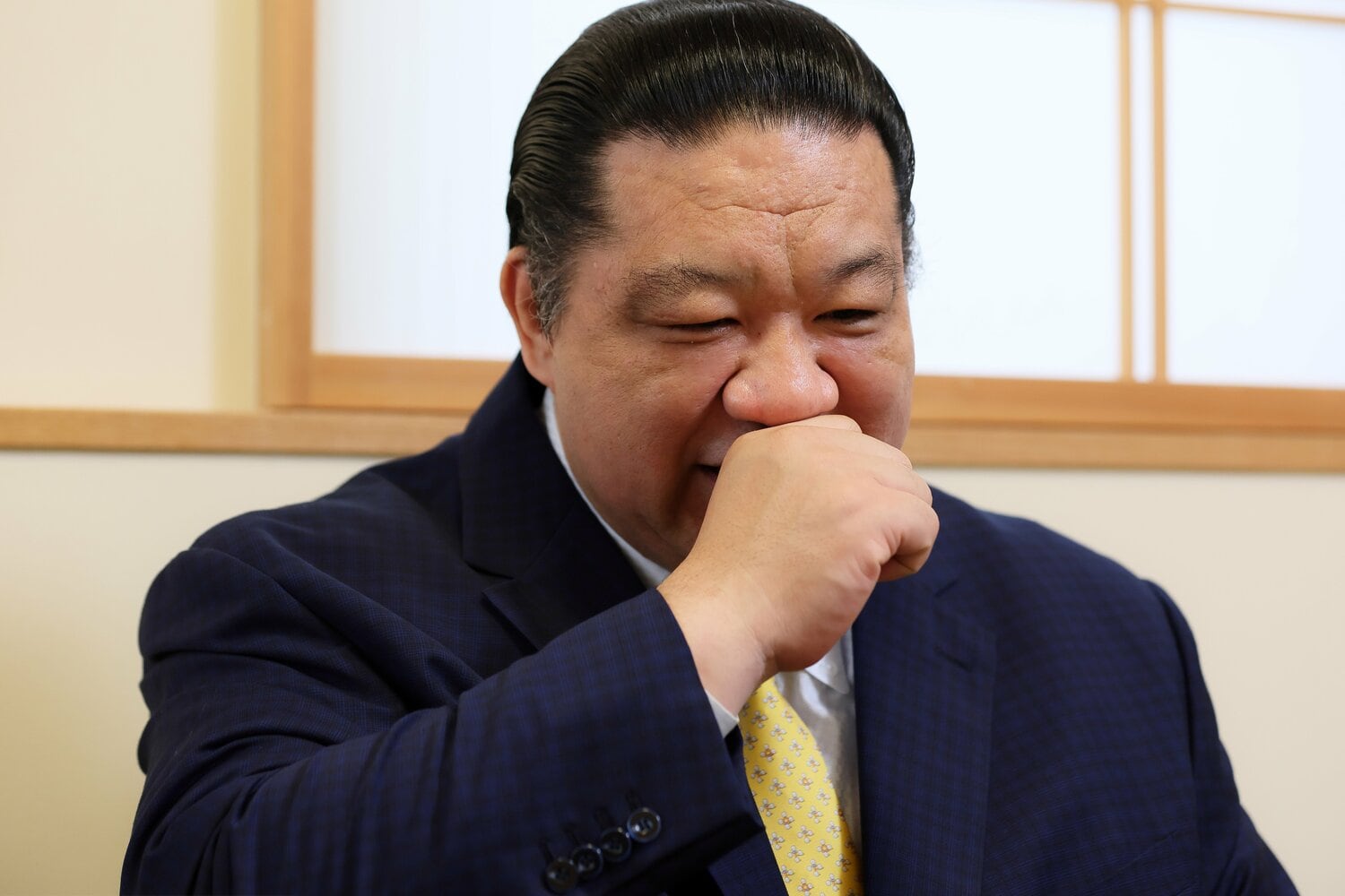 苦笑まじりに入門後の苦労を語る浅香山親方　©BUNGEISHUNJU