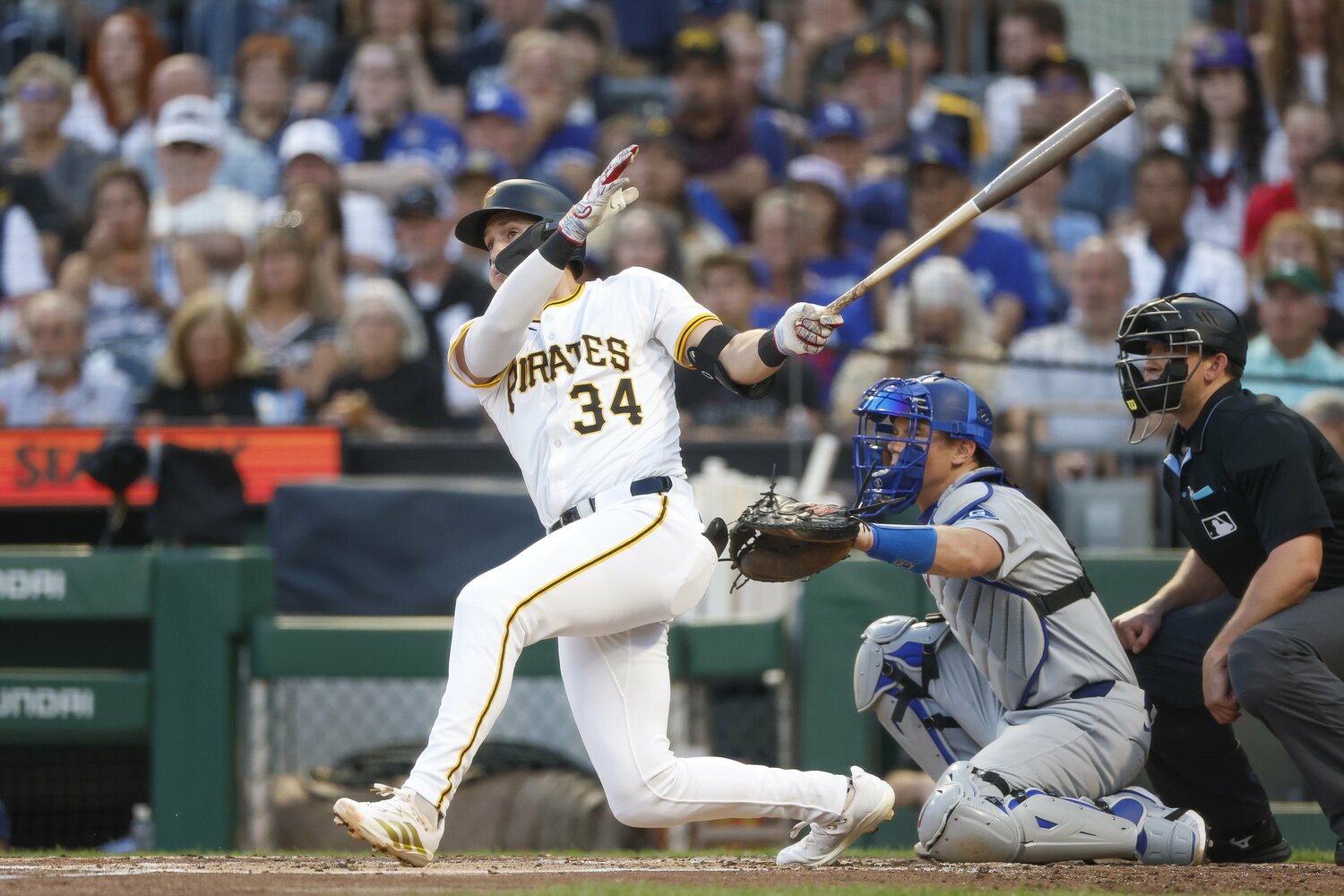 ドジャースのシーハンからキャリア初安打を放ったパイレーツのデバニー。この“記念球”をめぐって騒動が…　©Getty Images