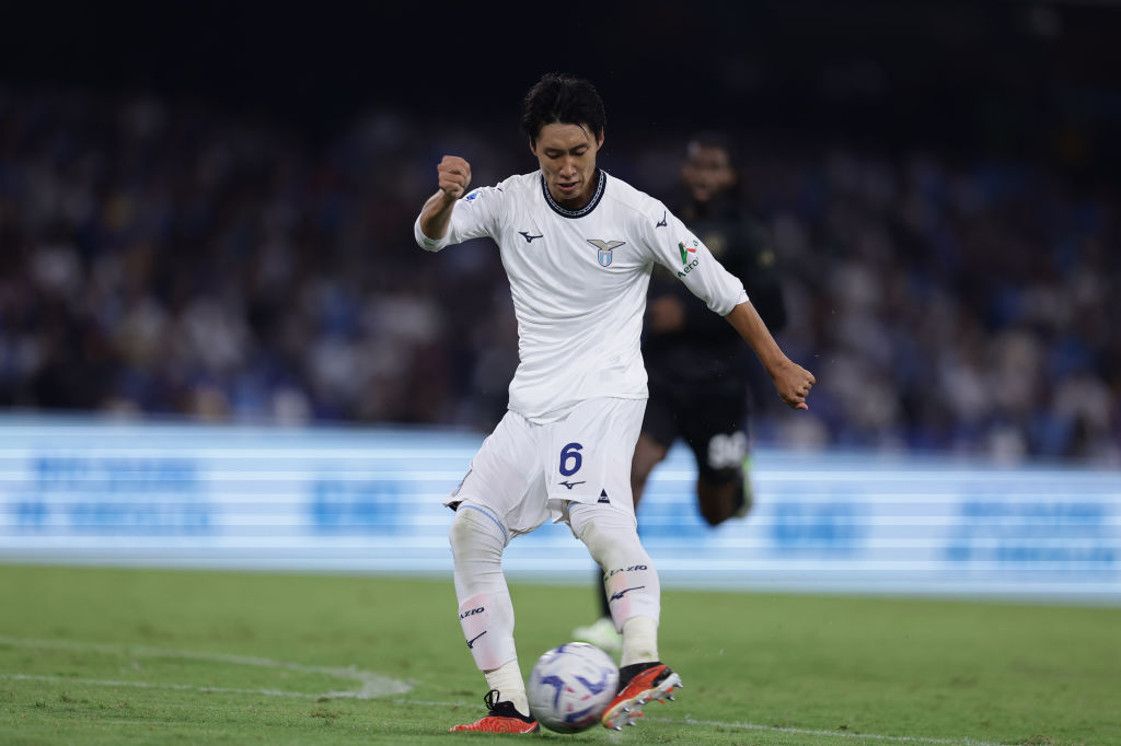 鎌田のセリエA初ゴールとなったシュートの瞬間　©Getty Images