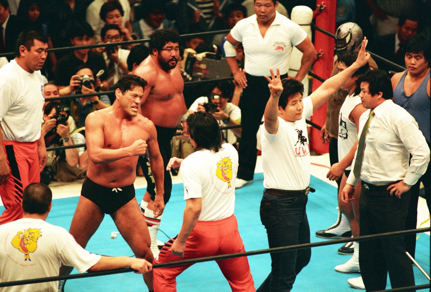 6月12日、猪木、マサ斎藤ら旧世代軍と長州、藤波、前田ら新世代軍による「新旧世代闘争」が勃発　©Essei Hara