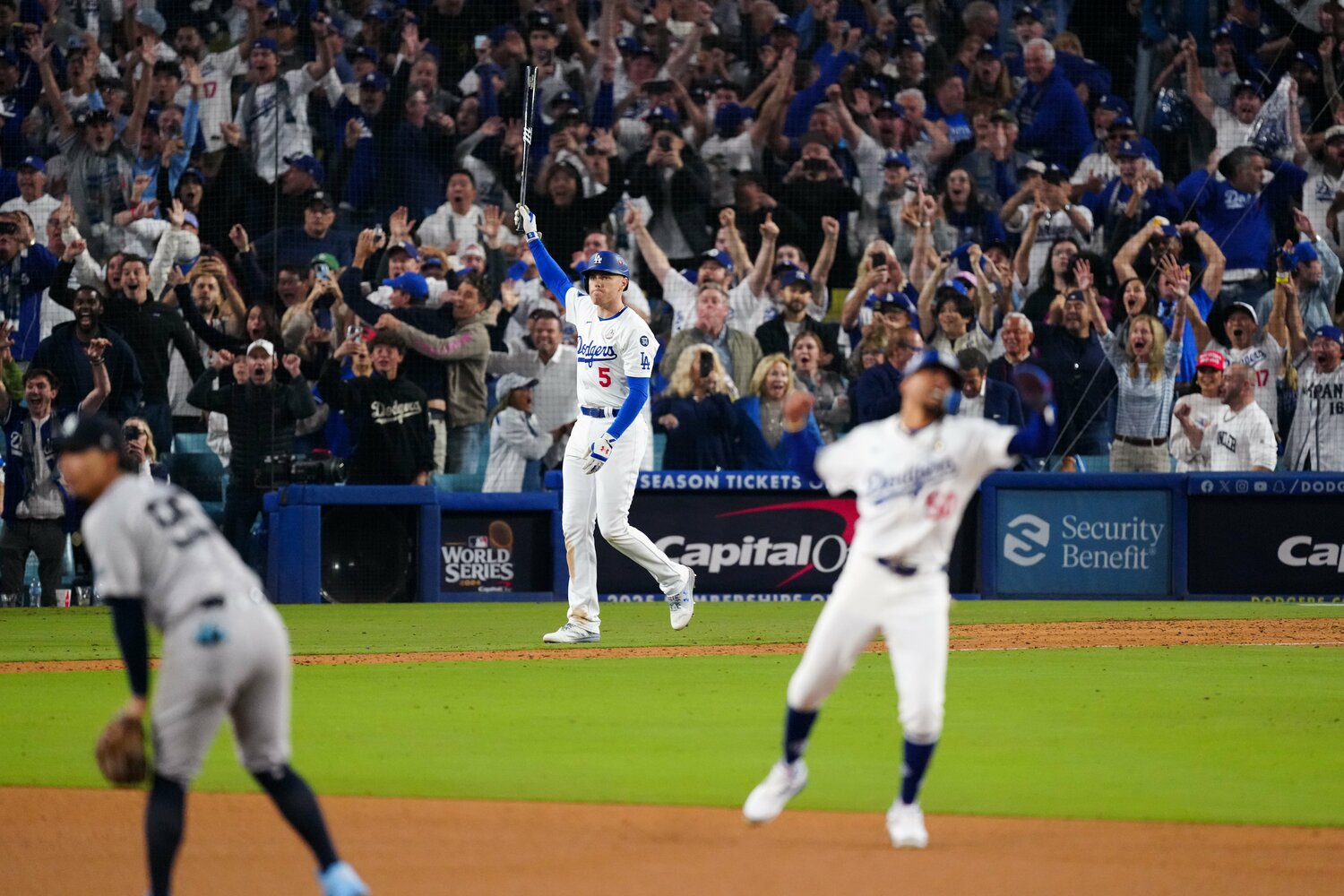 ワールドシリーズ初戦。延長10回、フリーマン（35歳）の逆転サヨナラ満塁ホームラン。フリーマンはここから4戦連続でホームランを放った　©Getty Images