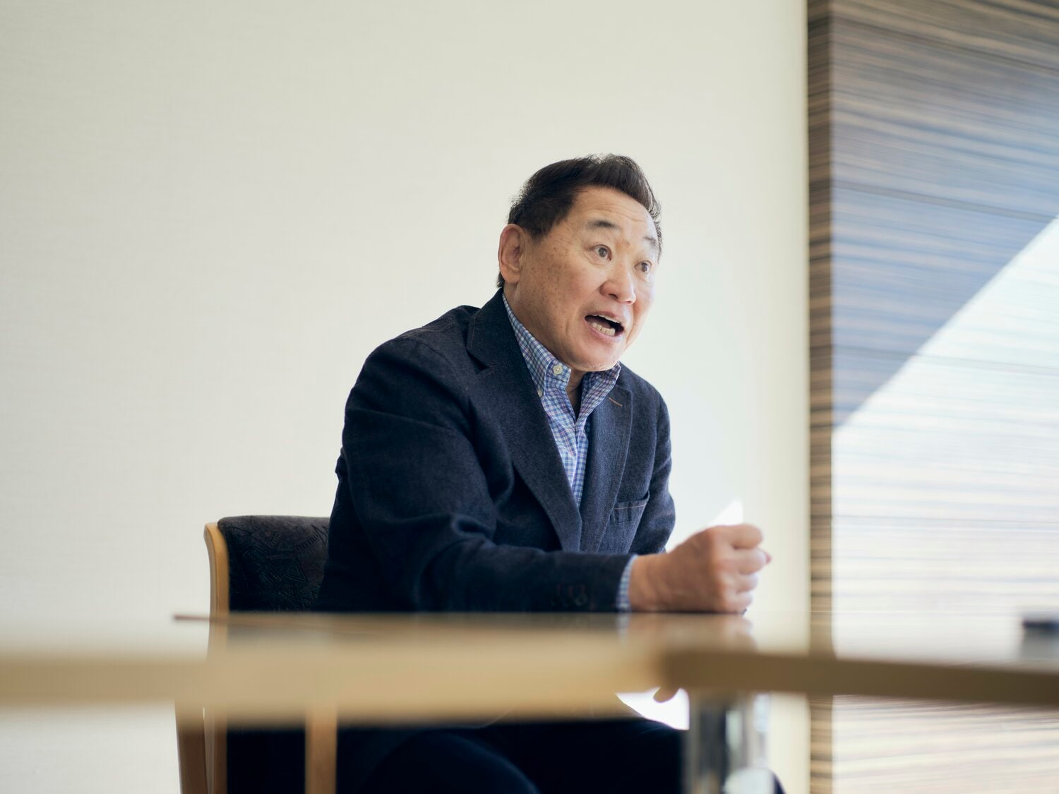 話に熱がこもっていく松木さん　©Yuki Suenaga