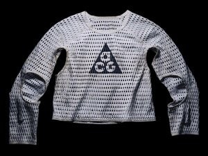 「なんだあのクレイジーなウェアは?」NIKEにとってACGとは何か…トレイルを走り、テントに泊まって考えた“アウトドアの本質”と空気を操るウェアの秘密