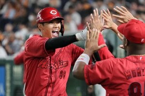 ようやく開花したカープのスター候補・中村奨成は7年間何に苦しみ何を得たのか？《1大会6本塁打の甲子園記録保持者》