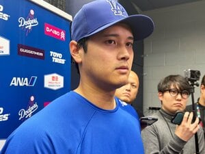 ブルージェイズ戦の登板後、囲み取材に応じる大谷翔平