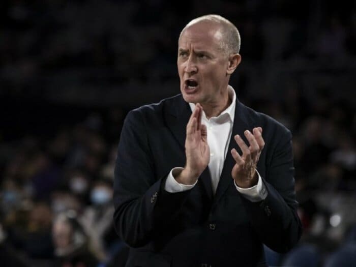 「女子のチームとは全然違うんですよ」バスケW杯まで1年、ホーバスHCが描く男子代表の最終形態…八村塁、渡邊雄太ら海外組の融合は？＜Number Web＞ photograph by fiba.basketball