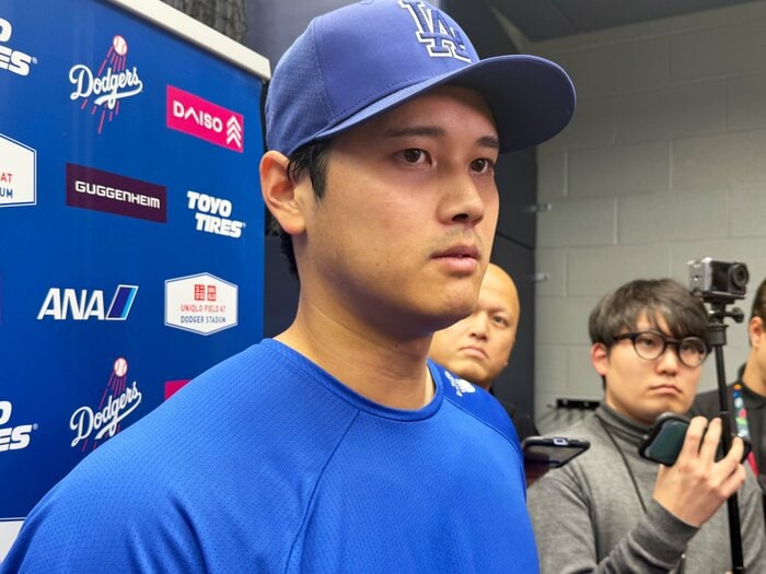 「本人もつらいと…」ドジャース同僚父が急死の訃報、大谷翔平は「MR」と帽子に記した「ショウヘイは人として素晴らしい」ロハスが感激した日＜Number Web＞ photograph by Naoyuki Yanagihara