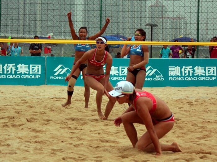 ビーチバレー女子代表、五輪予選敗退の理由。～総監督不在のドタバタ劇～＜Number Web＞ photograph by Yoshihisa Kosaki