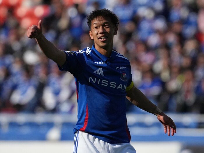 「背中を一発、ポンと叩いてくれたんです」横浜F・マリノス主将・喜田拓也の心が震えたクラブOBの “無言のメッセージ” 契約解除の監督からも電話が…＜Number Web＞ photograph by Getty Images