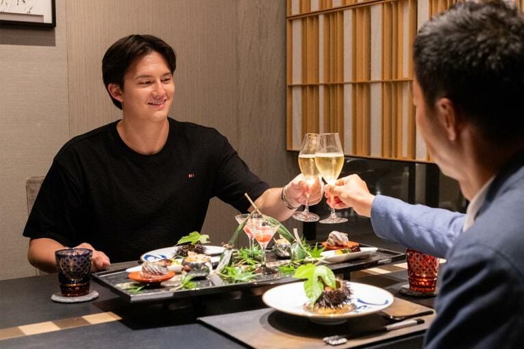 食事はホテルの大きな魅力。テーブスは日本料理「華暦」で豪華な食事を堪能した