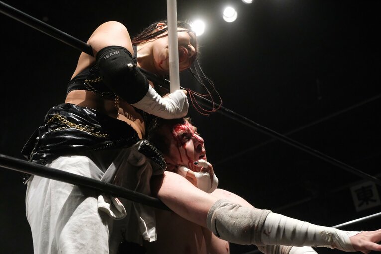 元パティシエが蛍光灯で殴り合い…“デスマッチアマゾネス”山下りなの媚びない魅力「犯罪以外なら何してもいい」 米国で男子相手に王座獲得(41)