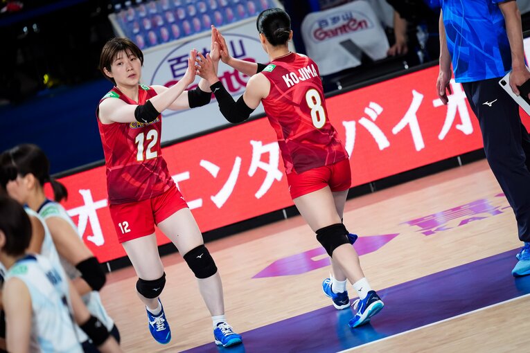 小島満菜美、福留慧美　©︎Volleyball World