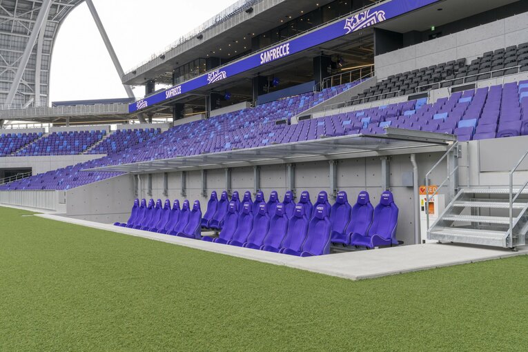 ピッチから見たベンチはこんな感じ　©S.FC