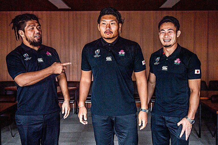 南アフリカ戦の2日後、取材に応じてくれた堀江、稲垣、福岡の3選手。稲垣選手はカメラを向けると、やっぱり笑わない。 ／ photograph by Atushi Kondo
